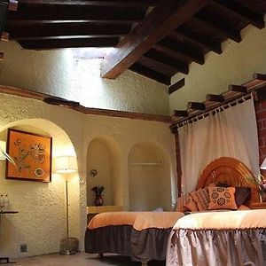 Habitación Estándar con Cama Queen